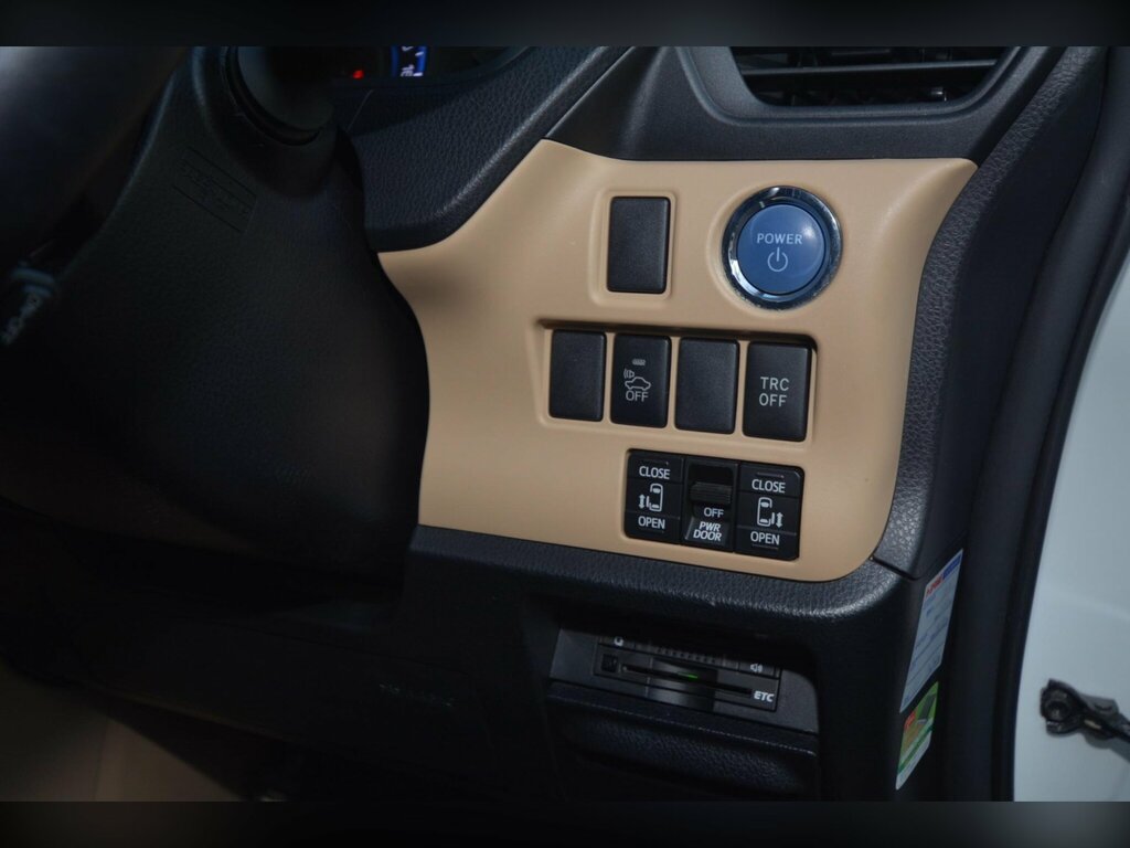 Toyota Noah  Black #45