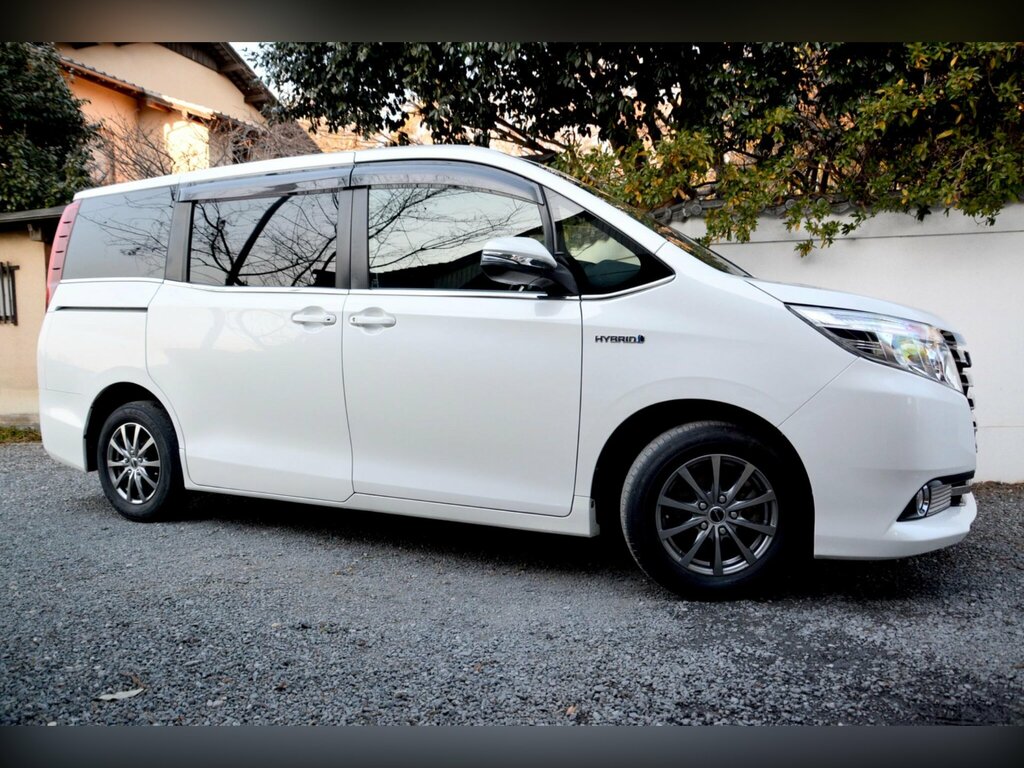 Toyota Noah  Black #4