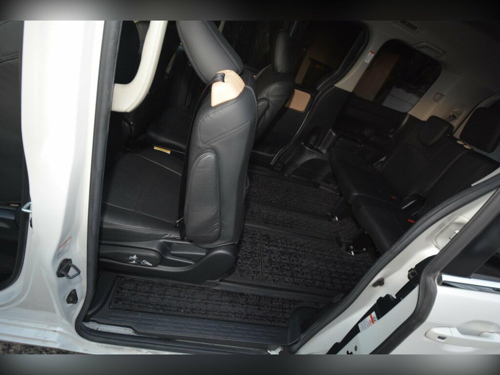 Toyota Noah  Black #32