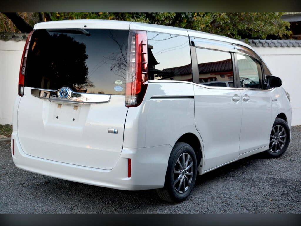 Toyota Noah  Black #6