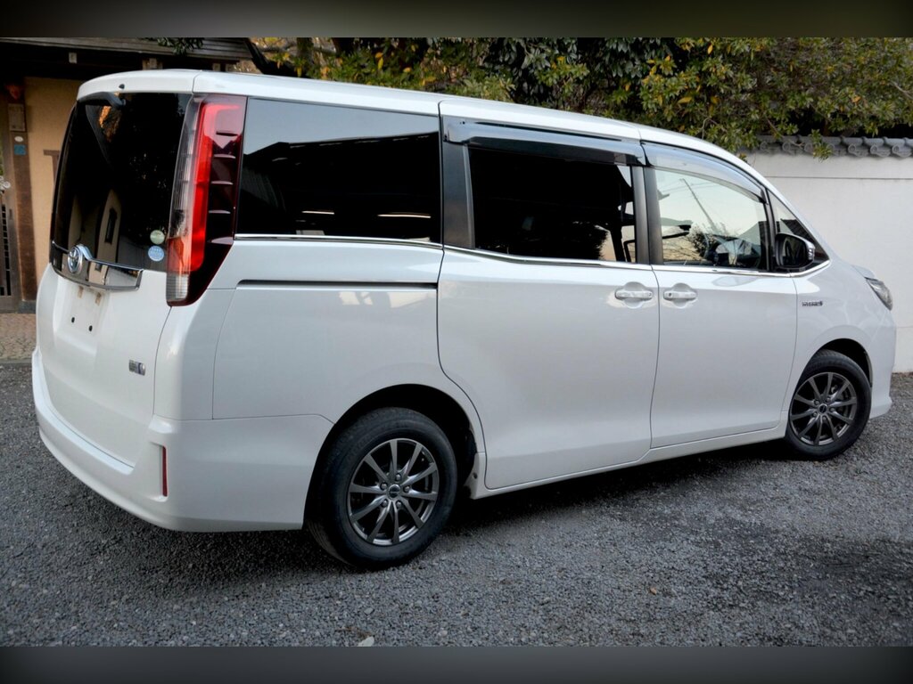 Toyota Noah  Black #7