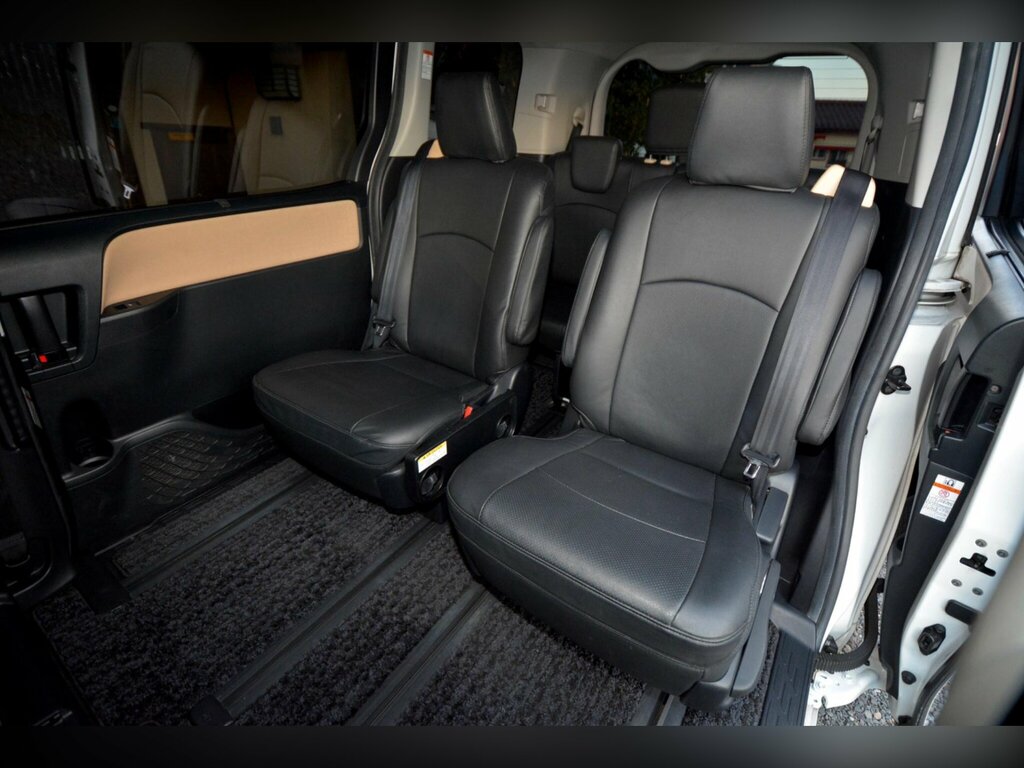 Toyota Noah  Black #28