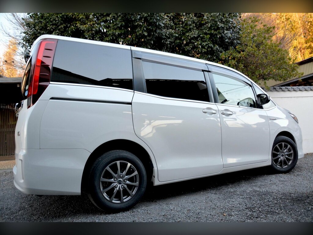 Toyota Noah  Black #8