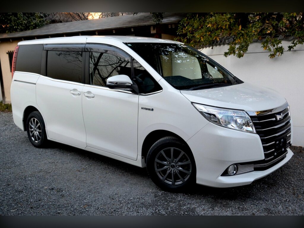 Toyota Noah  Black #5