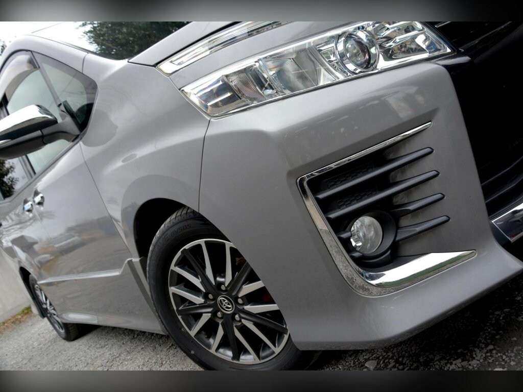 Toyota Voxy 2.0 Zs Kiramaki Edition- Service History Grey #3