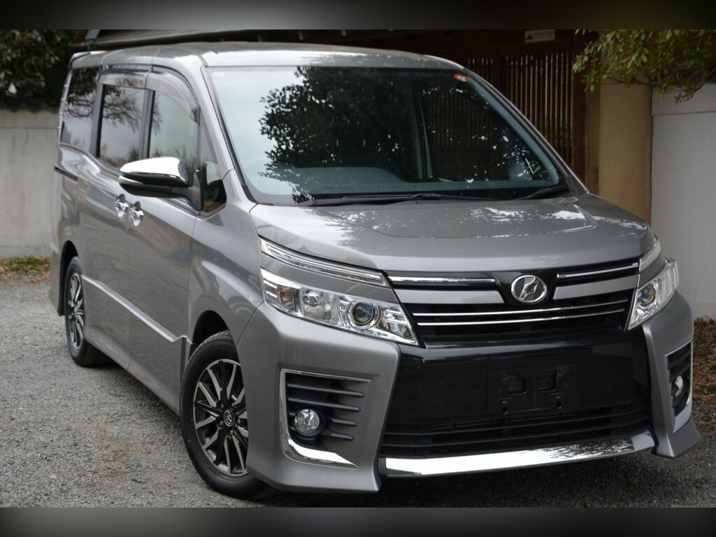Toyota Voxy 2.0 Zs Kiramaki Edition- Service History Grey