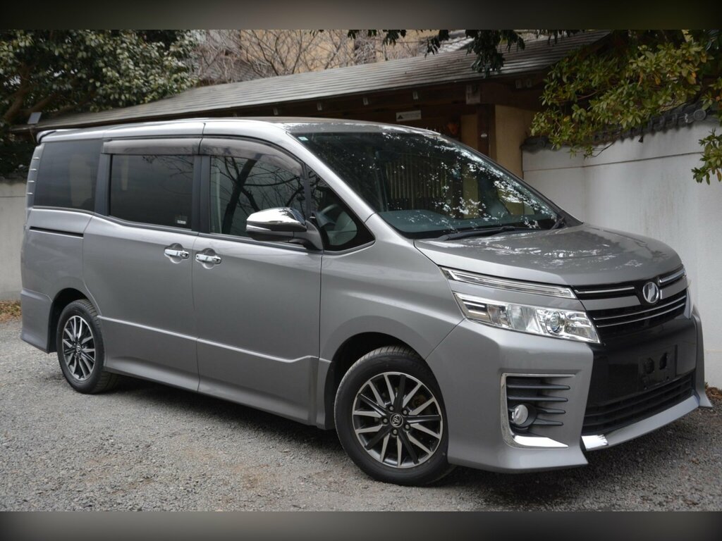 Toyota Voxy 2.0 Zs Kiramaki Edition- Service History Grey #4