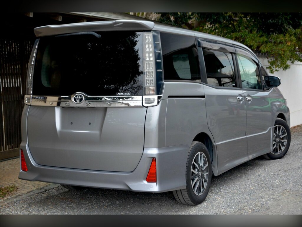 Toyota Voxy 2.0 Zs Kiramaki Edition- Service History Grey #6
