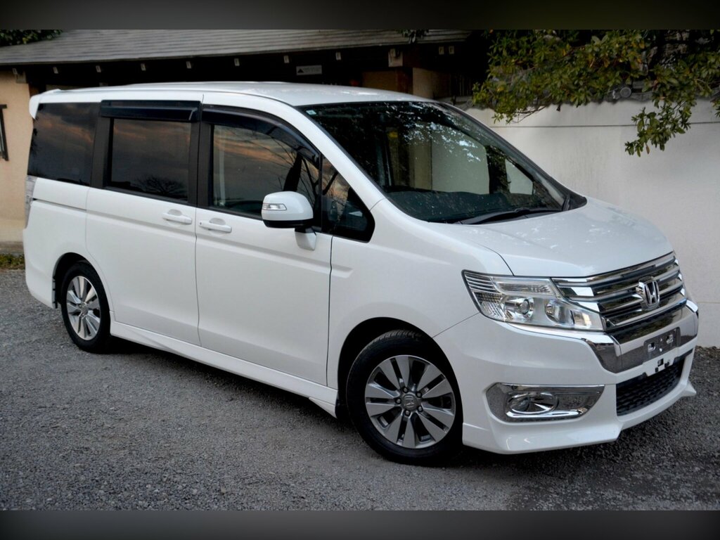 Honda StepWagon 2.0 Spada S Package - Eight Seater White #3