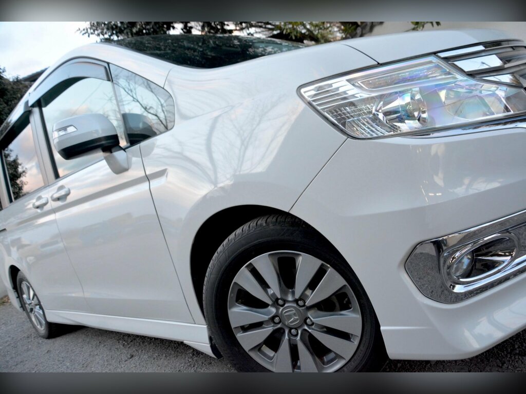 Honda StepWagon 2.0 Spada S Package - Eight Seater White #4