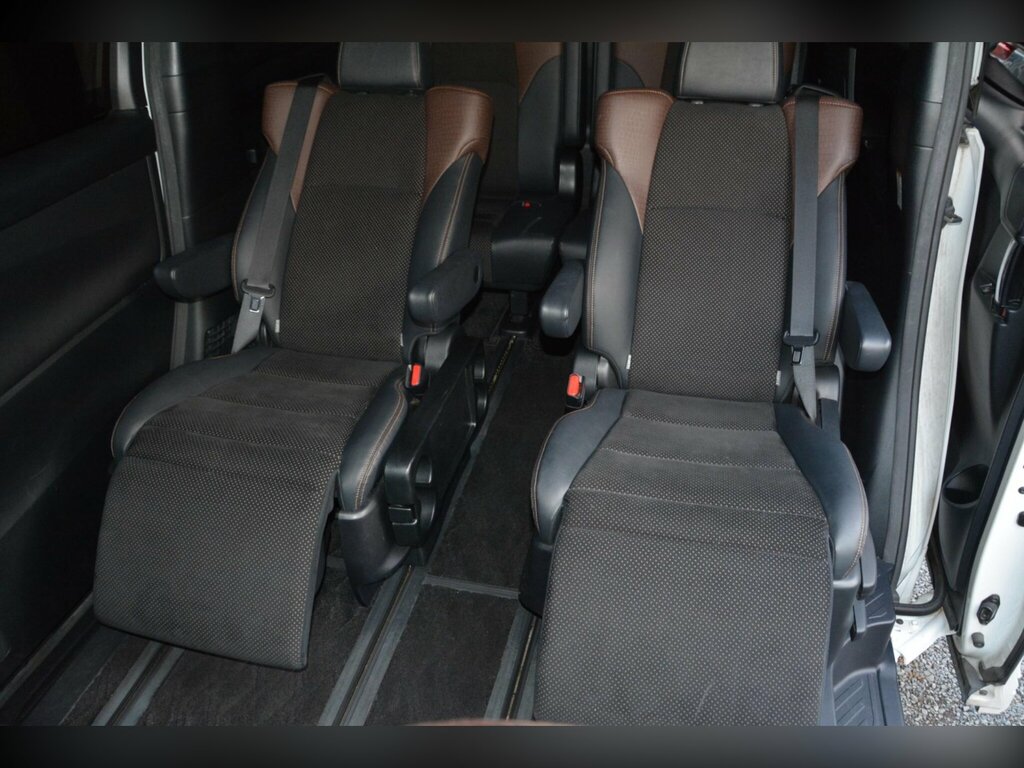 Toyota Alphard Mpv White #42