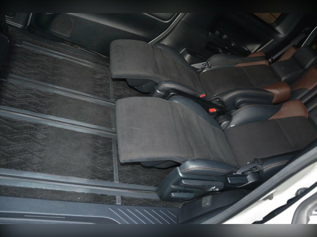Toyota Alphard Mpv White #38
