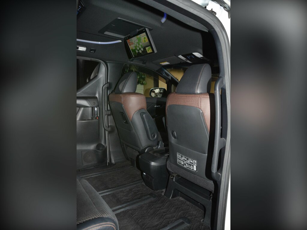 Toyota Alphard Mpv White #26