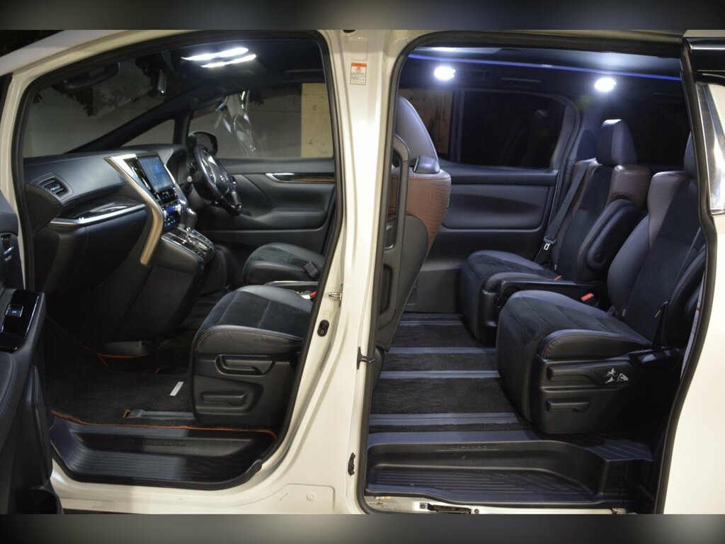 Toyota Alphard Mpv White #64