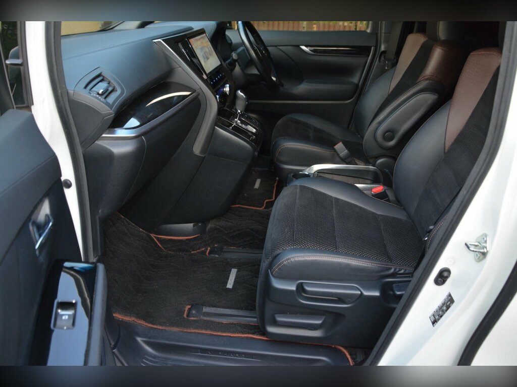 Toyota Alphard Mpv White #30