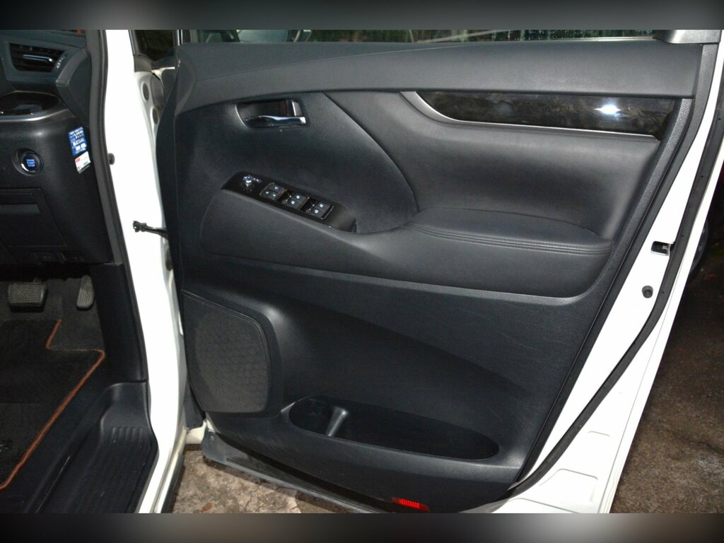 Toyota Alphard Mpv White #25