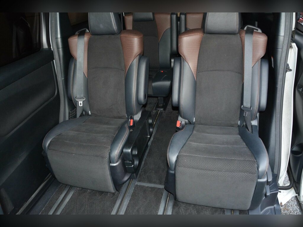 Toyota Alphard Mpv White #43