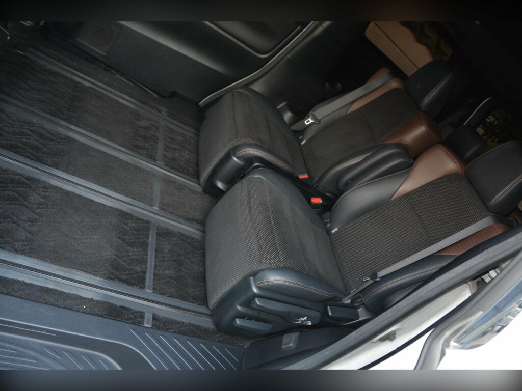 Toyota Alphard Mpv White #37