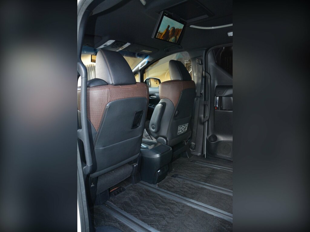 Toyota Alphard Mpv White #35