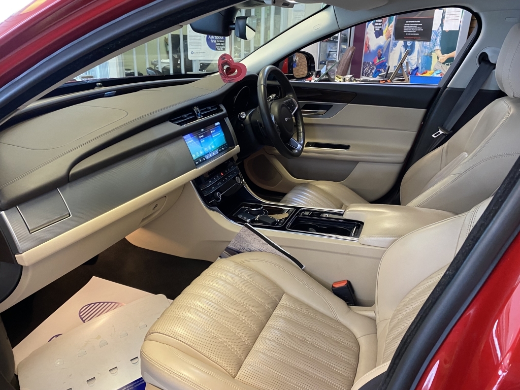 Jaguar XF Estate 2.0 D Portfolio Red #6