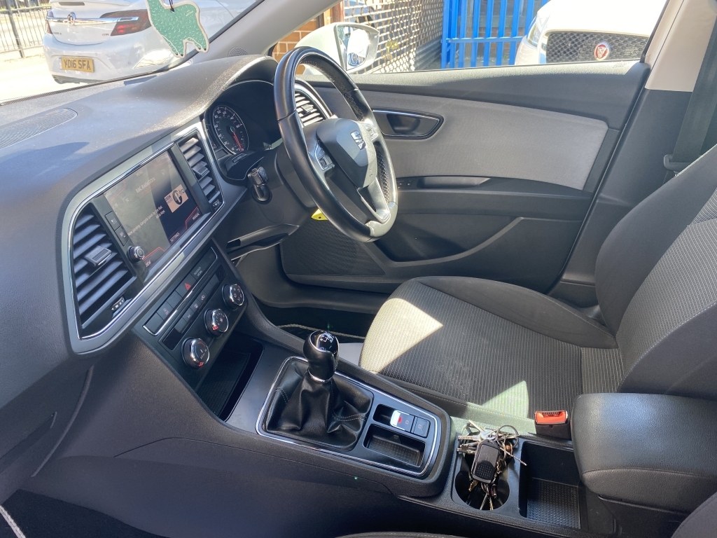 Seat Leon Hatchback 1.2 Tsi Se Dynamic Technology YG17DAT White #6