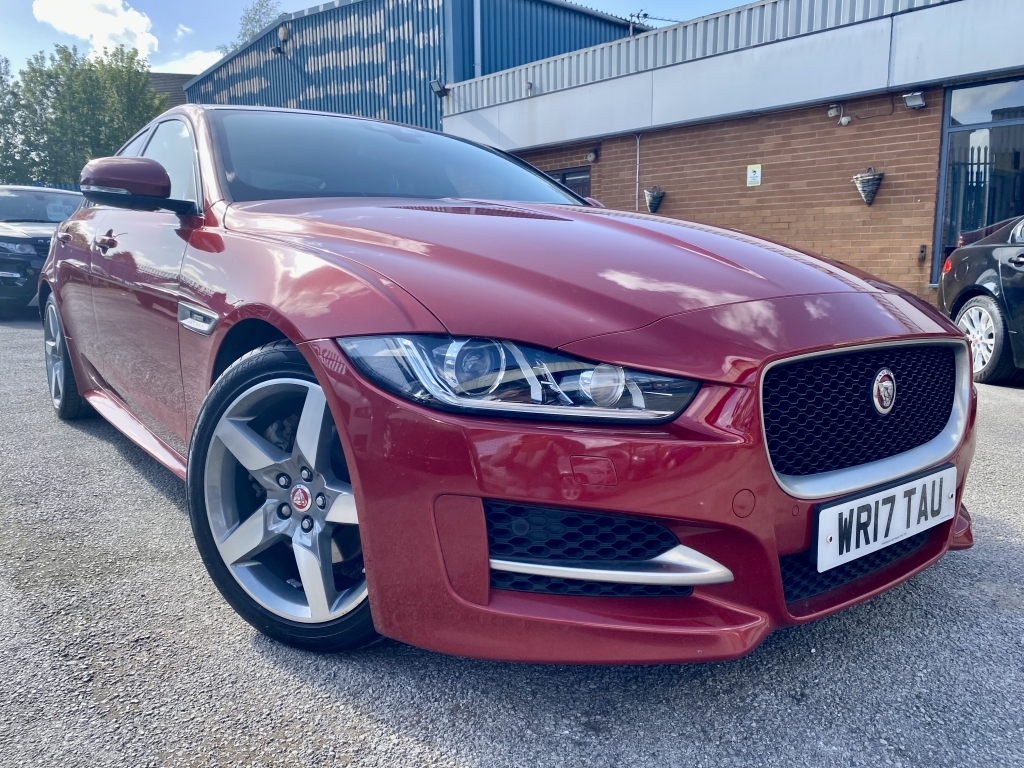 Jaguar XE Saloon 2.0 R-sport Red