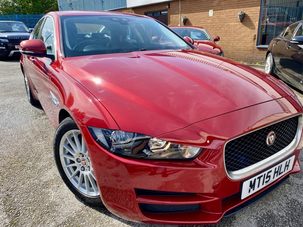 Jaguar XE 2.0 Prestige Red #2