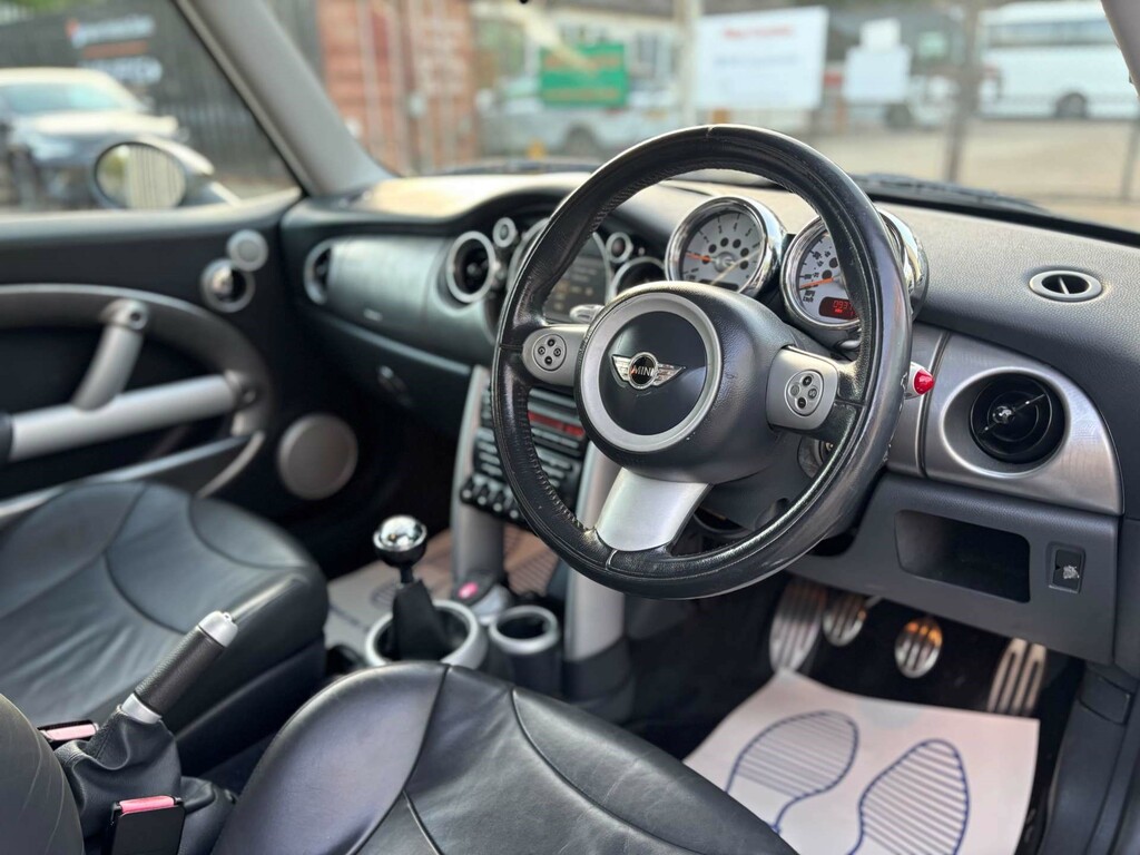 Mini Hatch 1.6 Cooper Hatchback Black #26