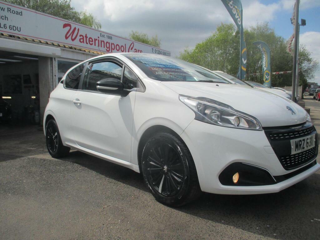 Peugeot 208 1.2 Puretech Black Edition Euro 6 MRZ6311 White #2