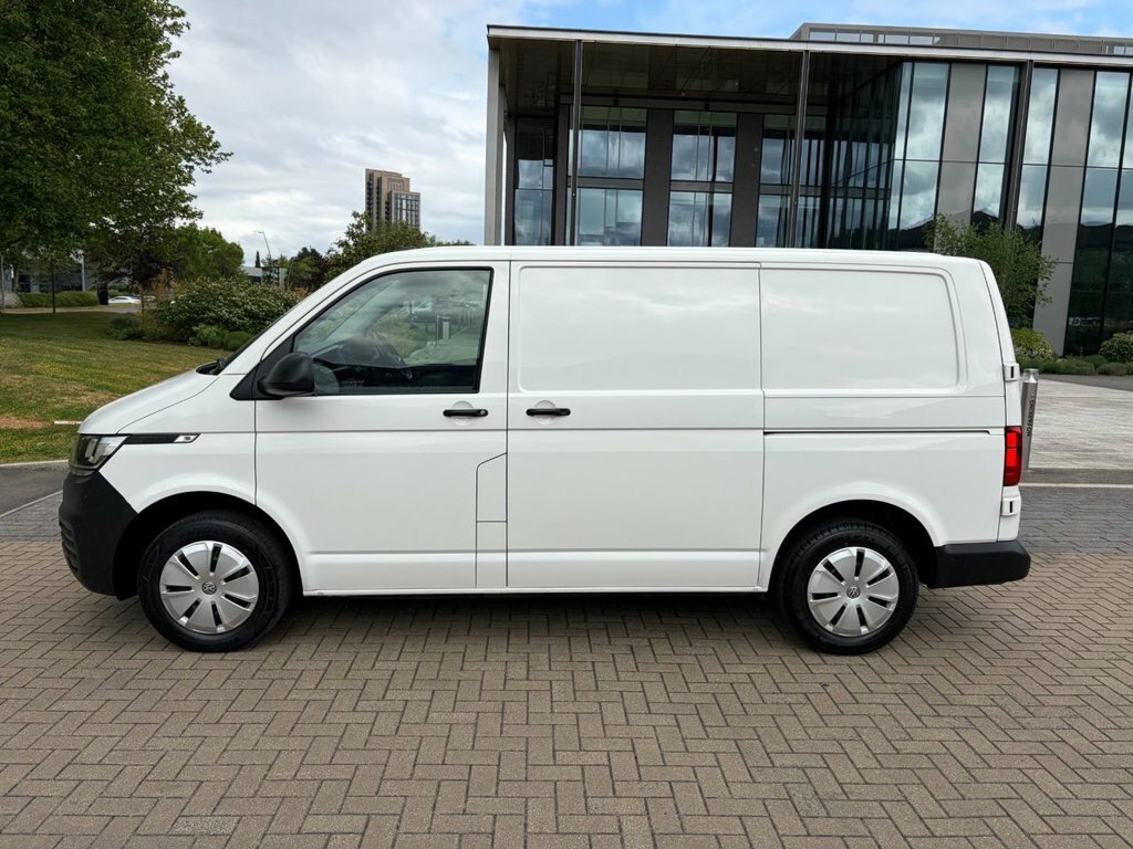 Volkswagen Transporter 2L Startline FT72DHY White #3