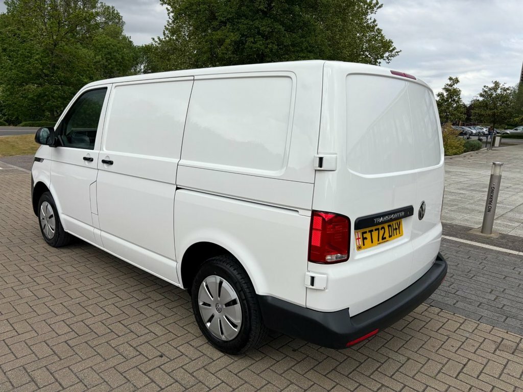 Volkswagen Transporter 2L Startline FT72DHY White #4