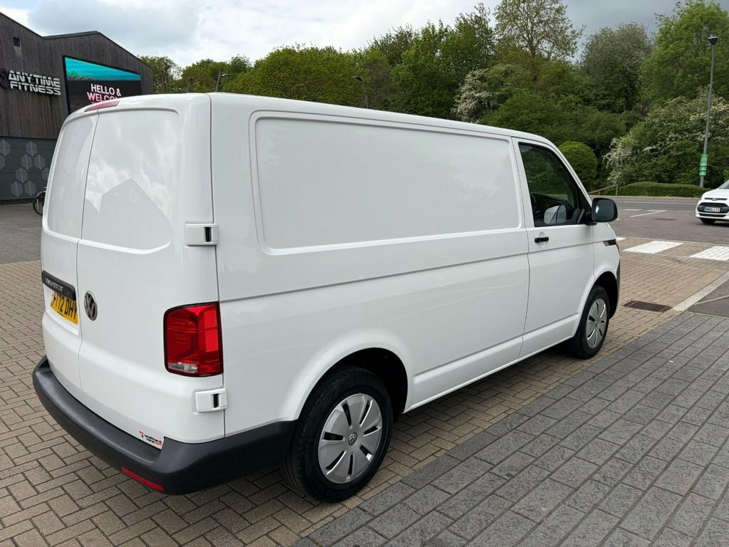 Volkswagen Transporter 2L Startline FT72DHY White #6