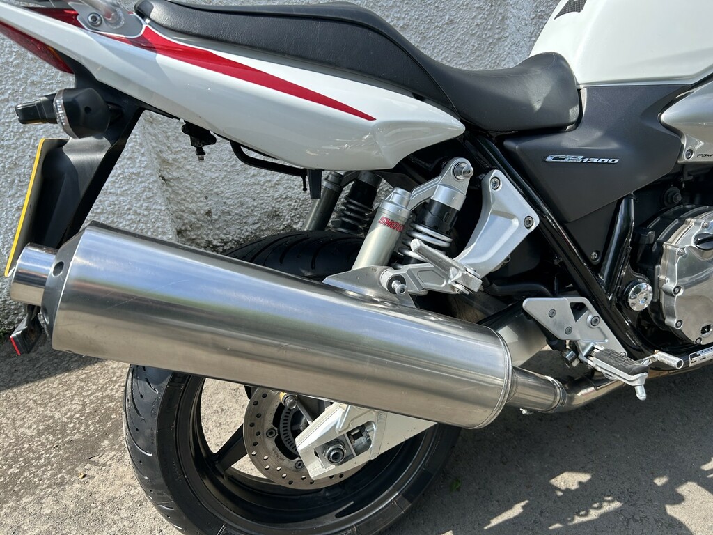 Honda Motorcycle 2005 BF55BVT Red #4