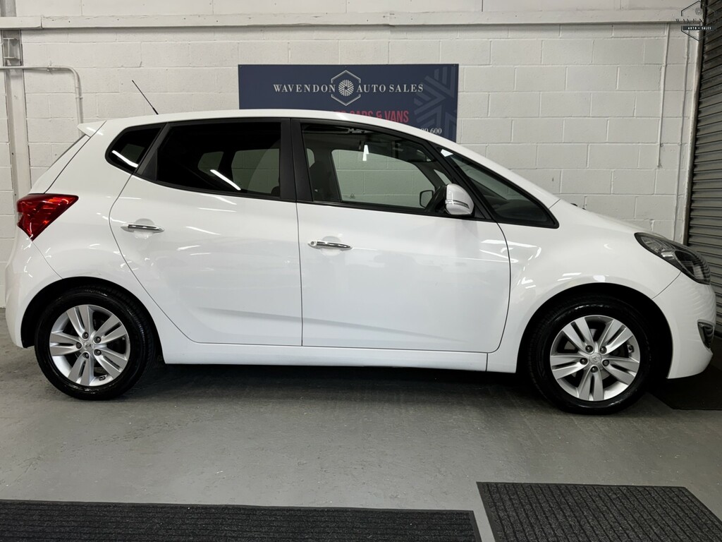 Hyundai Ix20 Hatchback 1.4 Style 201564 AV64ZJY White #3