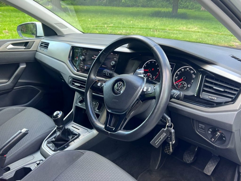 Volkswagen Polo 1L Match LD70HNE White #2