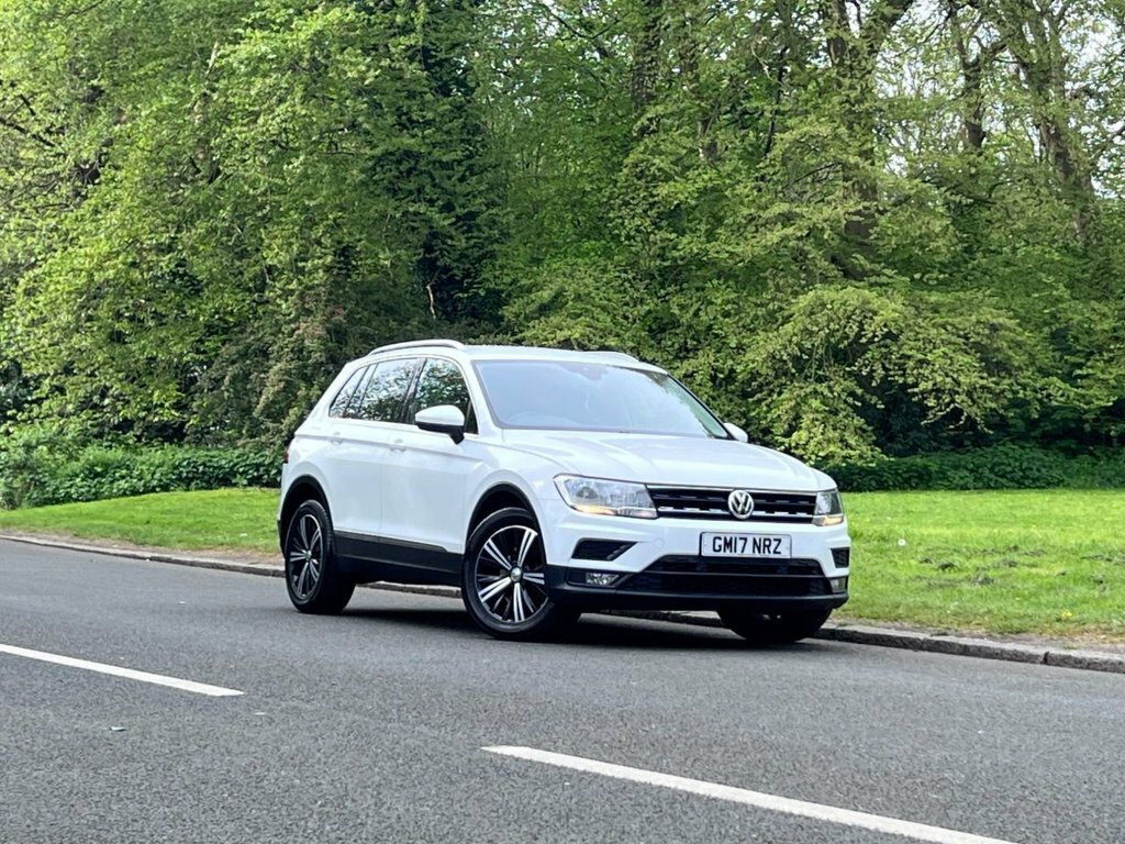 Volkswagen Tiguan 2L Se GM17NRZ White #4