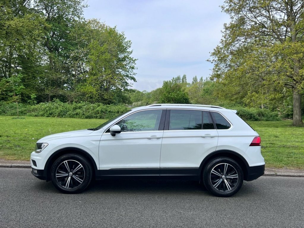 Volkswagen Tiguan 2L Se GM17NRZ White #6