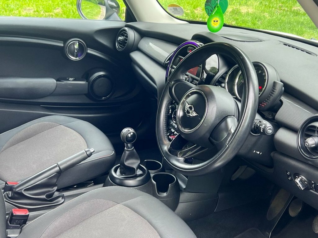 Mini Hatch 1.5L One D PF66HMO White #2