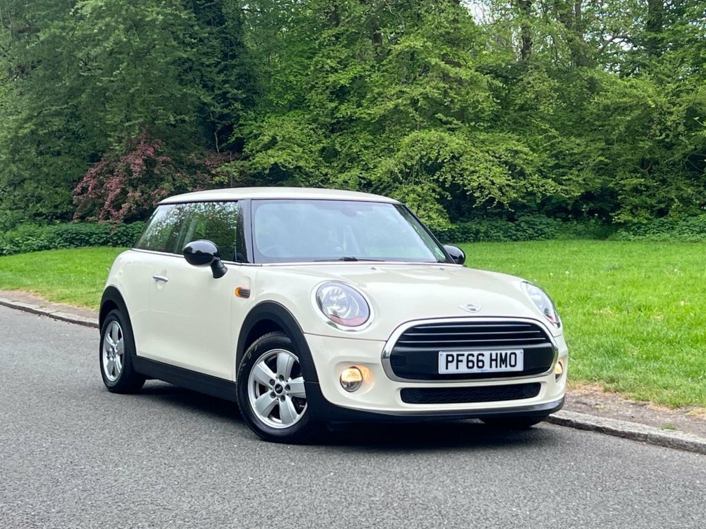 Mini Hatch 1.5L One D White