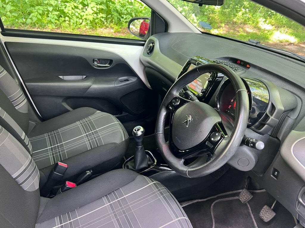 Peugeot 108 1L Allure YG67DPN White #2