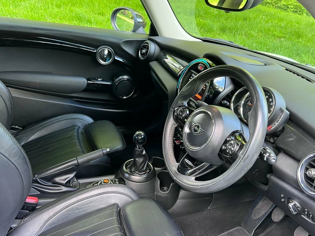 Mini Hatch 2L Cooper S Exclusive DC68LKZ Silver #2