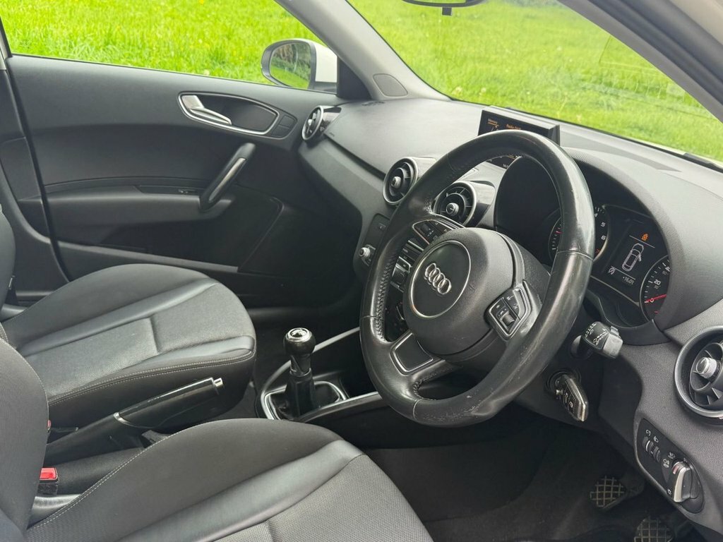 Audi A1 1L Sport PF16JYW White #2