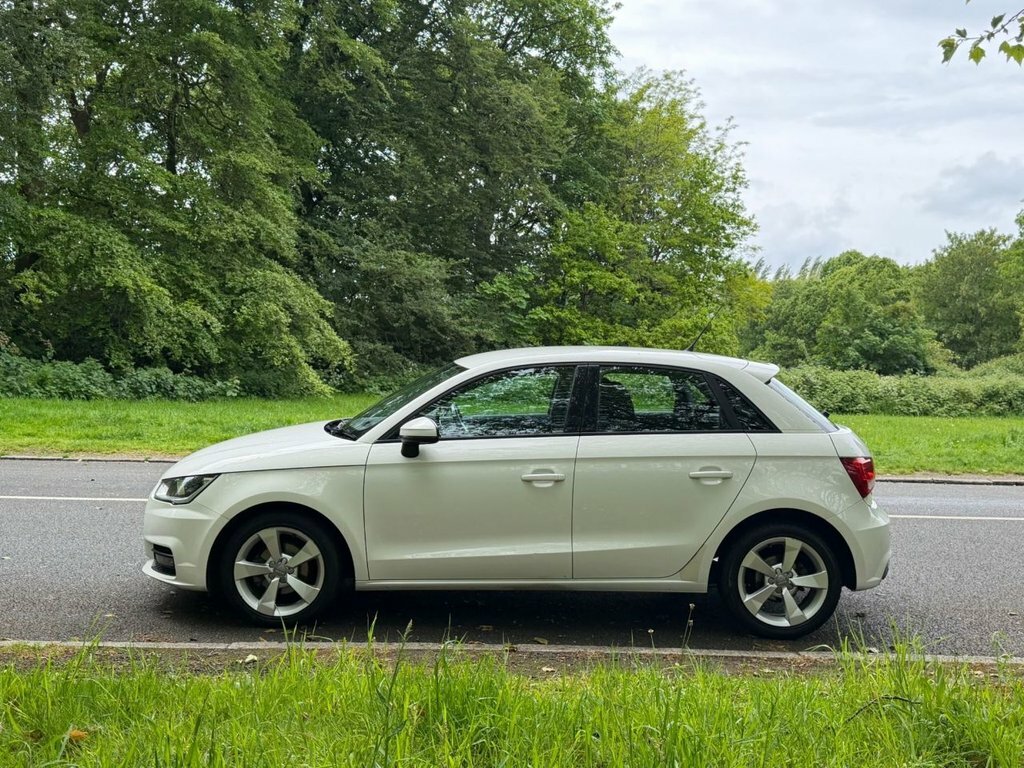 Audi A1 1L Sport PF16JYW White #4