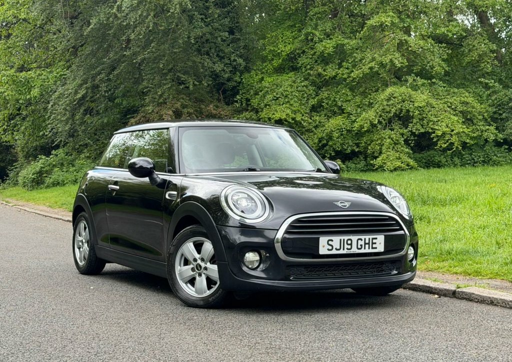Mini Hatch 1.5L Cooper Classic Black