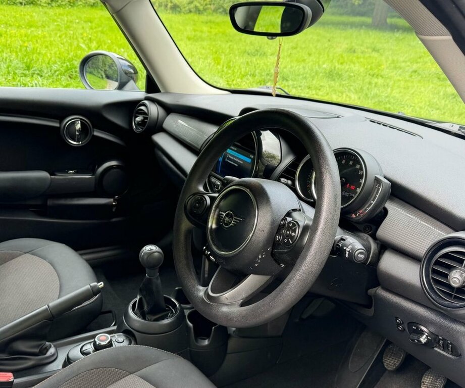 Mini Hatch 1.5L Cooper Classic SJ19GHE Black #2