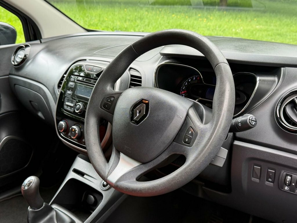 Renault Captur 0.9L Expression CK66BYM Black #2