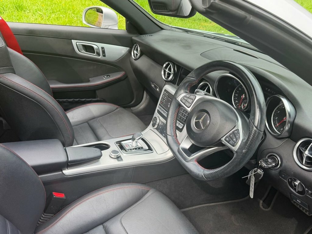 Mercedes-Benz SLC 2L Amg Line Silver #2