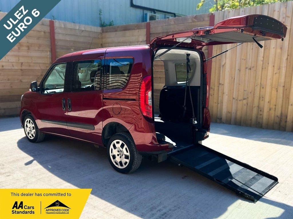 Fiat Doblo 1.4L Easy Red