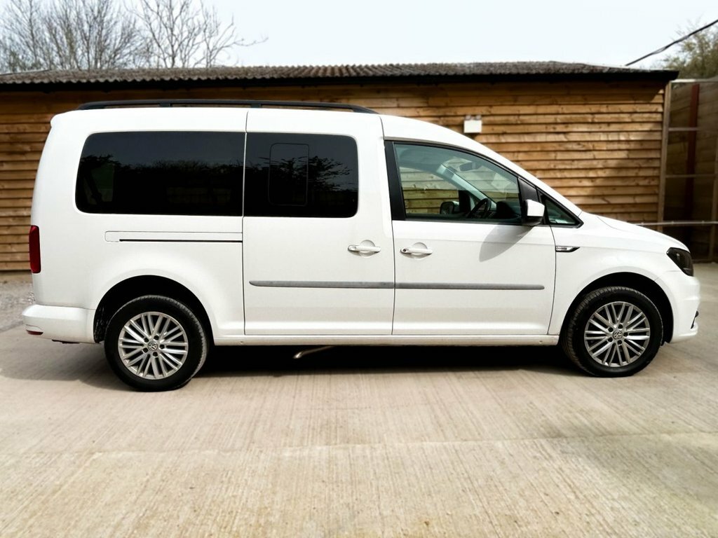 Volkswagen Caddy Maxi Life 2L Null White #4