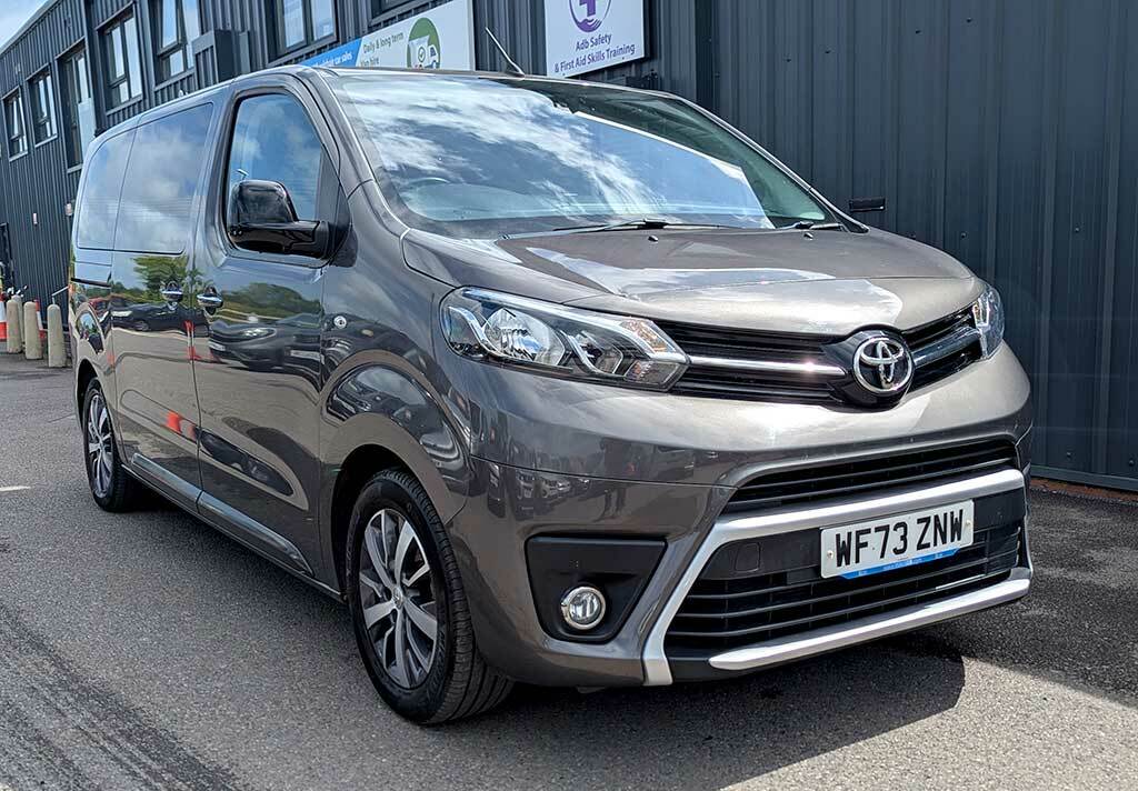 Toyota Proace Verso Quantum 2.0D 180 Family Medium Wav